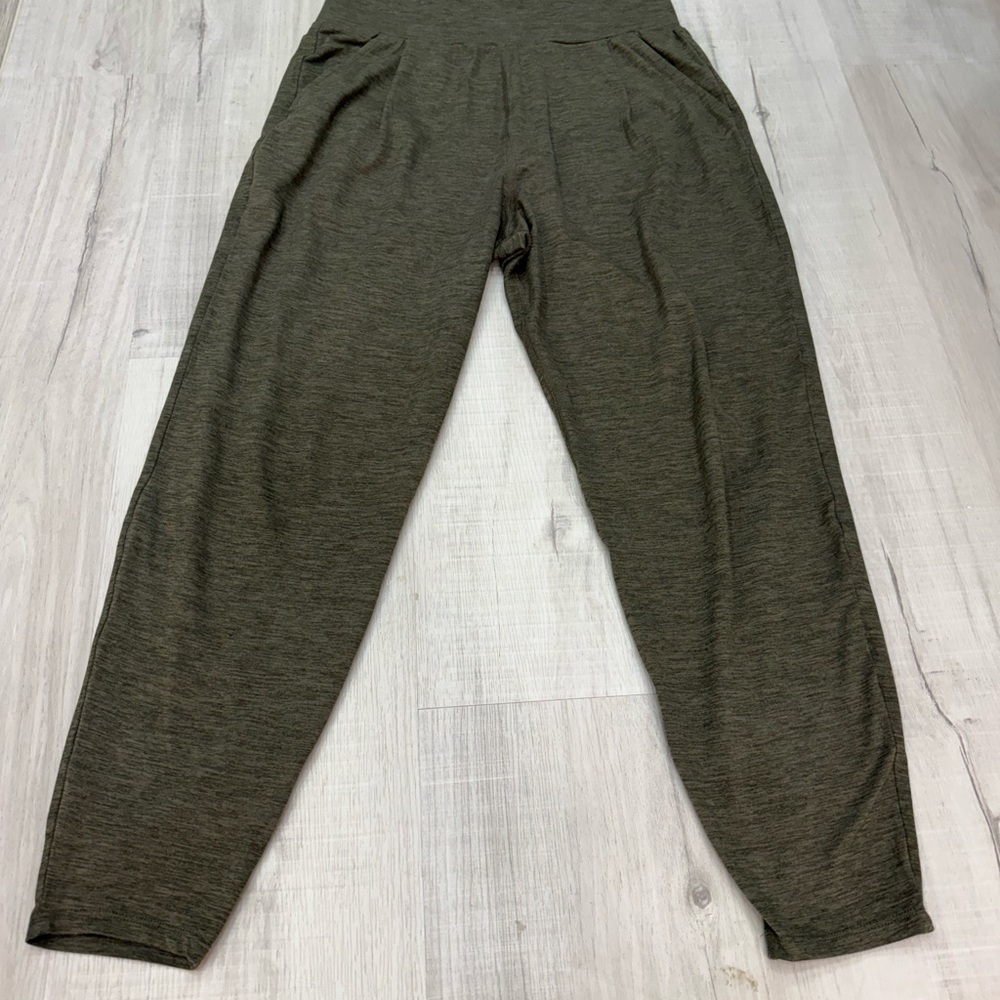 Vuori Heather Green “Oregano”  Harem Pants sz M GUC